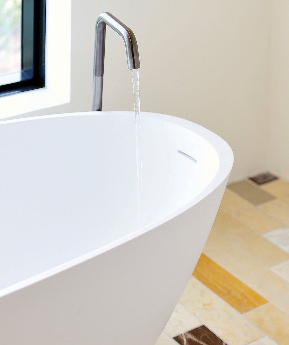 bathtub detail