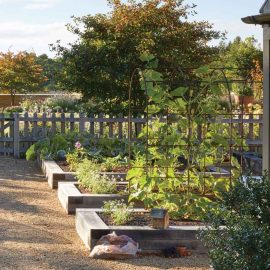 what makes a garden