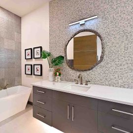 bathroom with tub